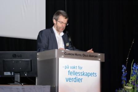 Daglig leder Ole Kristian Rogndokken, NKRF, er m�teleder for den f�rste dagen av NKRFs Kontrollutvalgskonferanse 2011