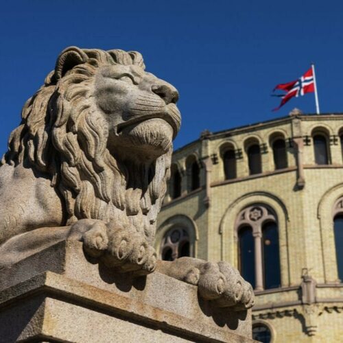 Illustrasjonsbilde av Stortinget og riksløven