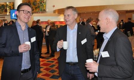 Rådmannen i Trondheim kommune hilser på kommunerevisor Rådmannen i Trondheim kommune hilser på kommunerevisor